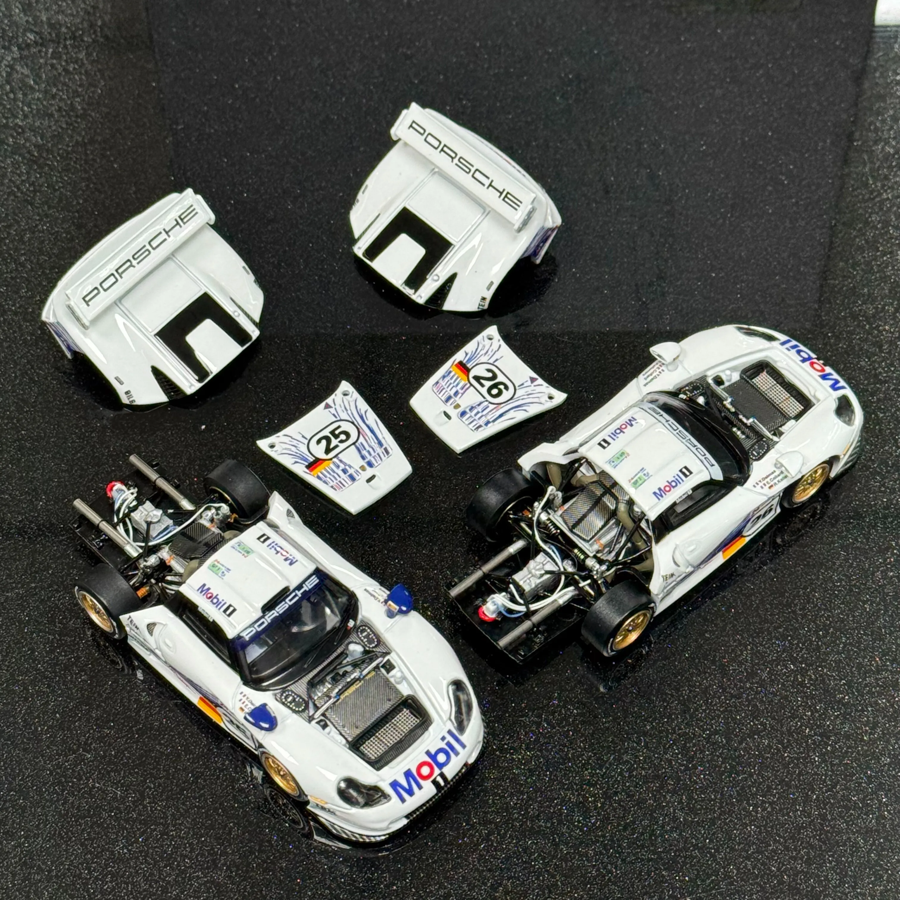 TSD Porsche 911 GT1 24H Mans 1997 25 26 Open Hood 1:64 Detail