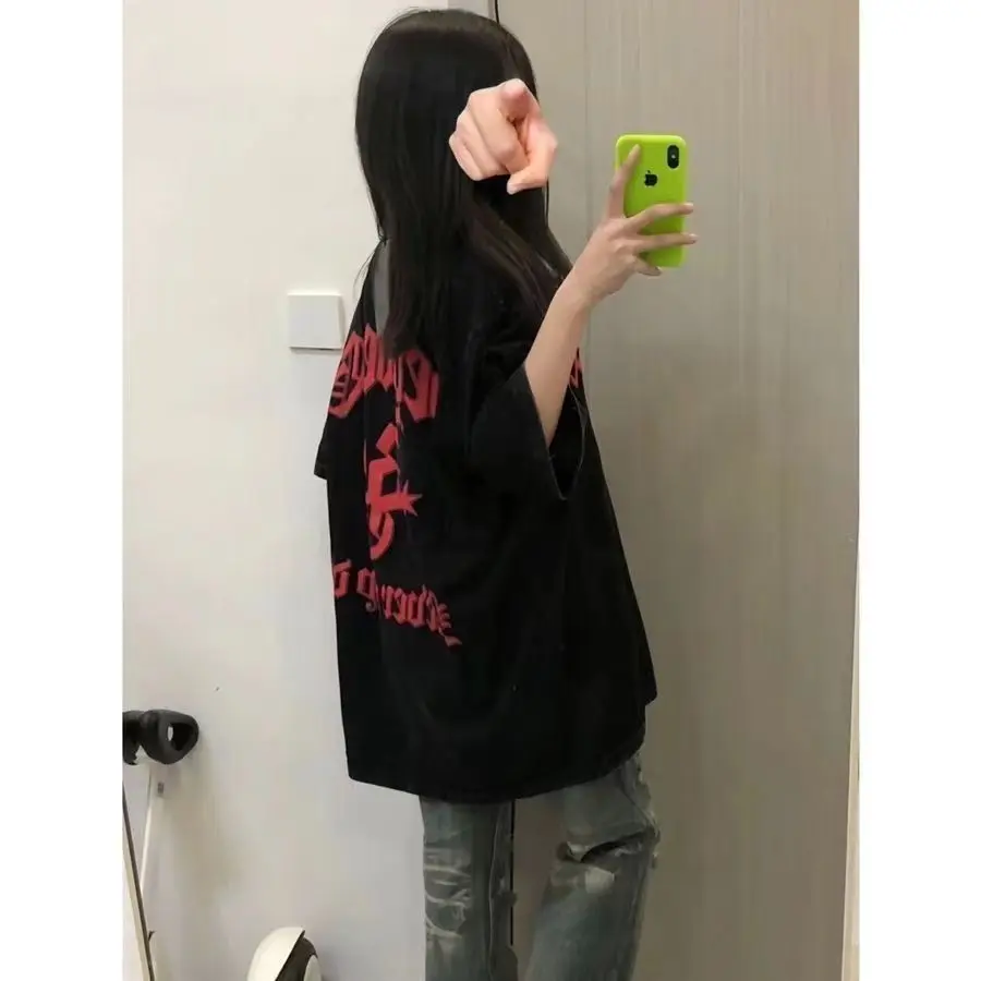 تي شيرتات نسائية قصيرة الأكمام مريحة على الطراز القوطي الجمالي قابلة للتنفس من القطن Harajuku كبيرة الحجم Y2K ريترو ملابس الشارع الشهير