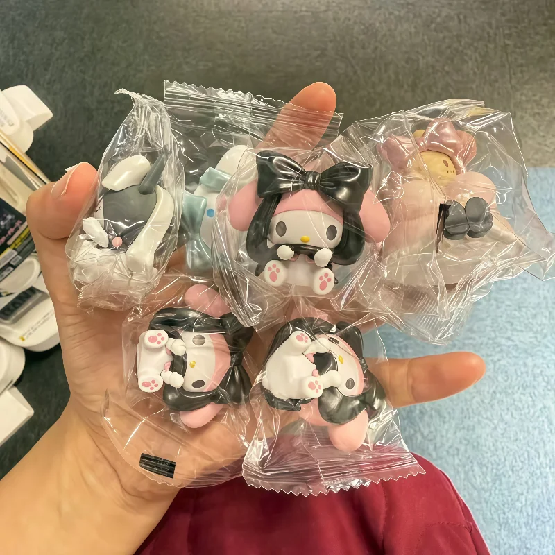 Oryginalny ​ Tomy Sanrio Postacie Figurki w Kształcie Kokardek Gashapon My Melody Kuromi Cinnamoroll Zestaw Mini Kolekcjonerskich Figur