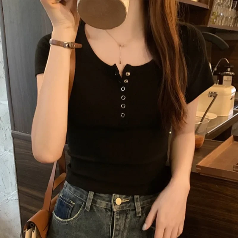 

Однотонные укороченные футболки женские с коротким рукавом для похудения пикантная одежда на пуговицах модная корейская мода стильная повседневная универсальная летняя одежда