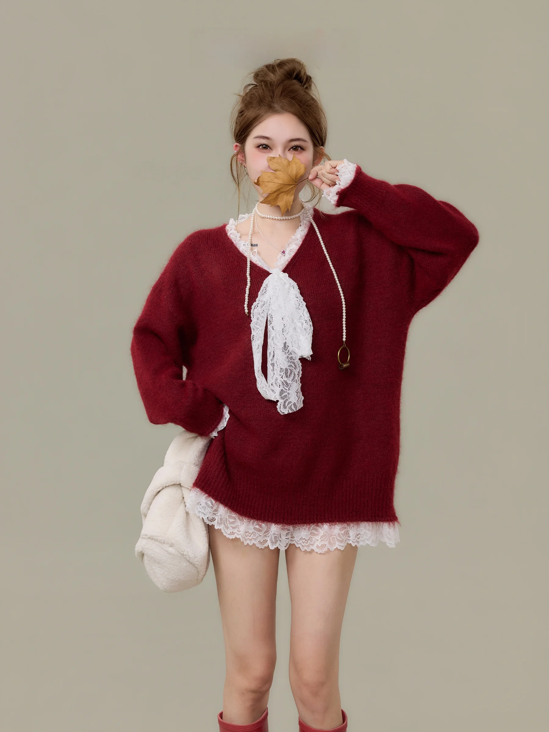 

Красный вязаный свободный свитер женский, новинка к Новому году, осенне-зимний, с кружевной отделкой, мягкий, с длинными рукавами, V-образный вырез, средней длины