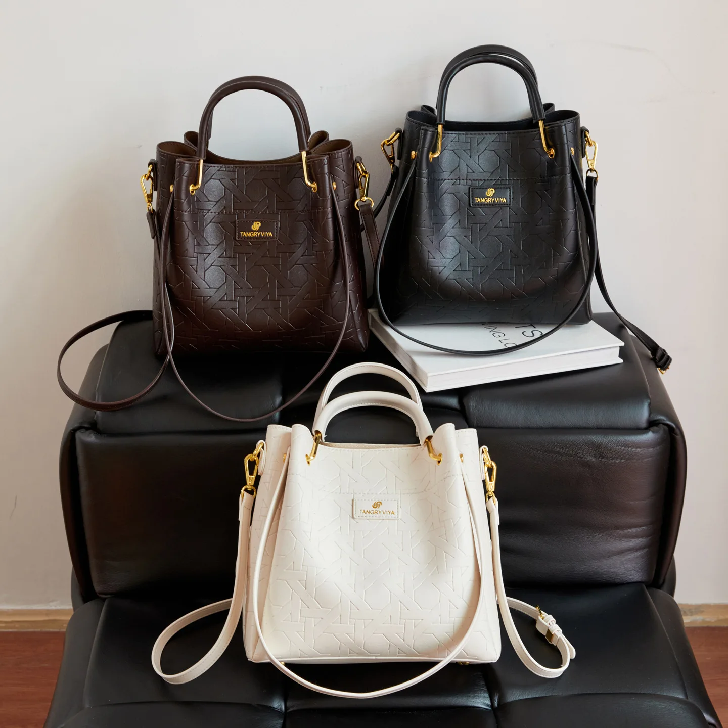 

2026 New Arrival Portable Bucket Bag, Women's Large-capacity Textured Shoulder Bag, Solid Color Matte Commuter Style