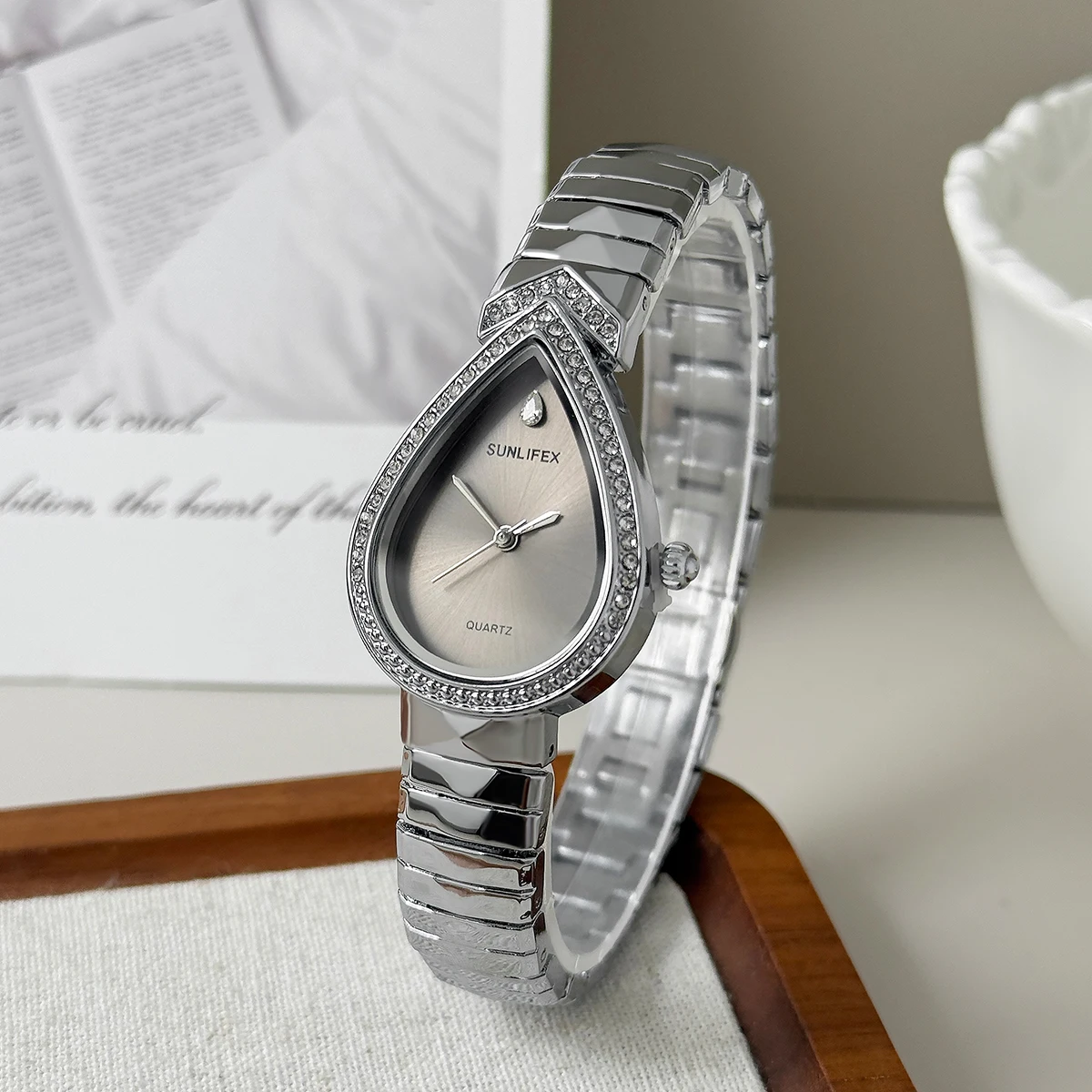 SUNLIFEX Casual Brand Women's Diamond-set Case Stripe Bracelet Water Droplet Quartz Watch Luxury Ladies Elegant Wristwatch Gift