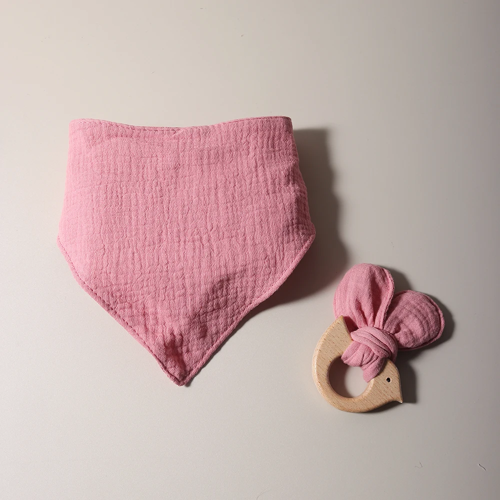 New arrival 100% muslin cotton baby bibs and  wooden bird teether newborn baby teether gift set