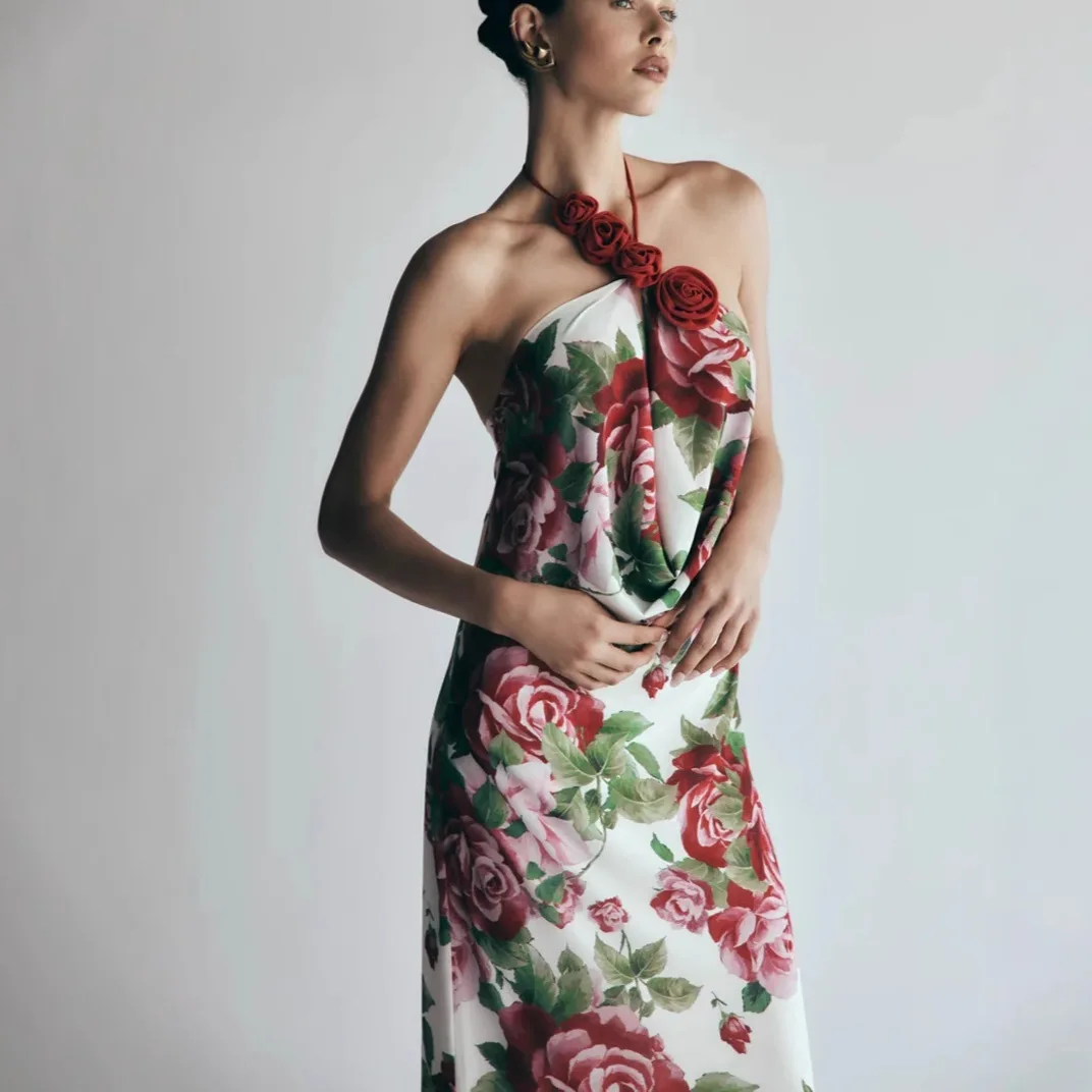 Elegancka długa sukienka maxi z kwiatowym nadrukiem, na ramiączkach, bez rękawów, z odkrytymi plecami, czerwona, damska, idealna na lato 2025, na wieczorne przyjęcia, do kurortu, na plażę, nowość.