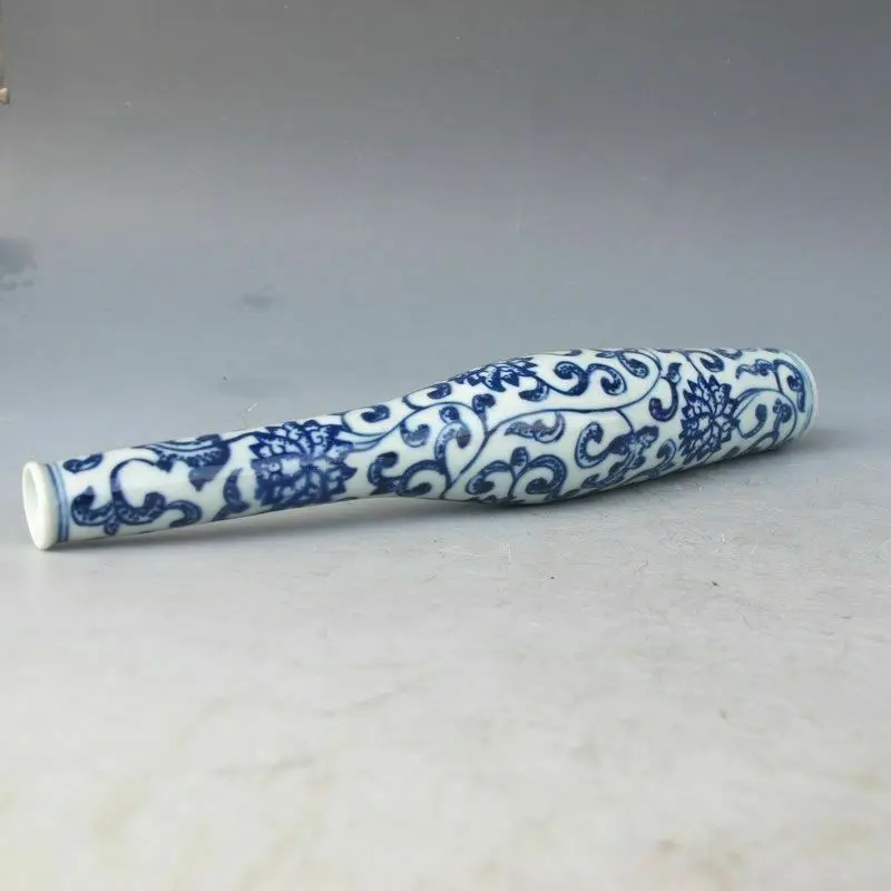EXQUISIT OLD CHINESE BLUE AND WHITE HAND-PAINTED VASE YR