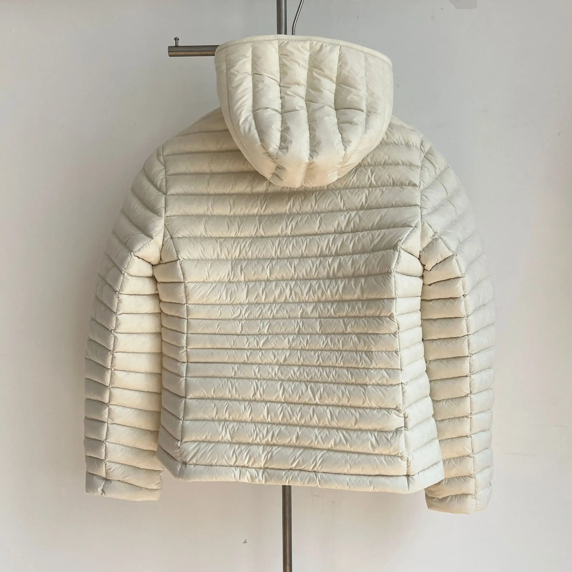 Piumino con cappuccio staccabile Elegante piumino da donna con piumino d'anatra bianco al 90% caldo invernale 2025 Nuovo arrivo invernale