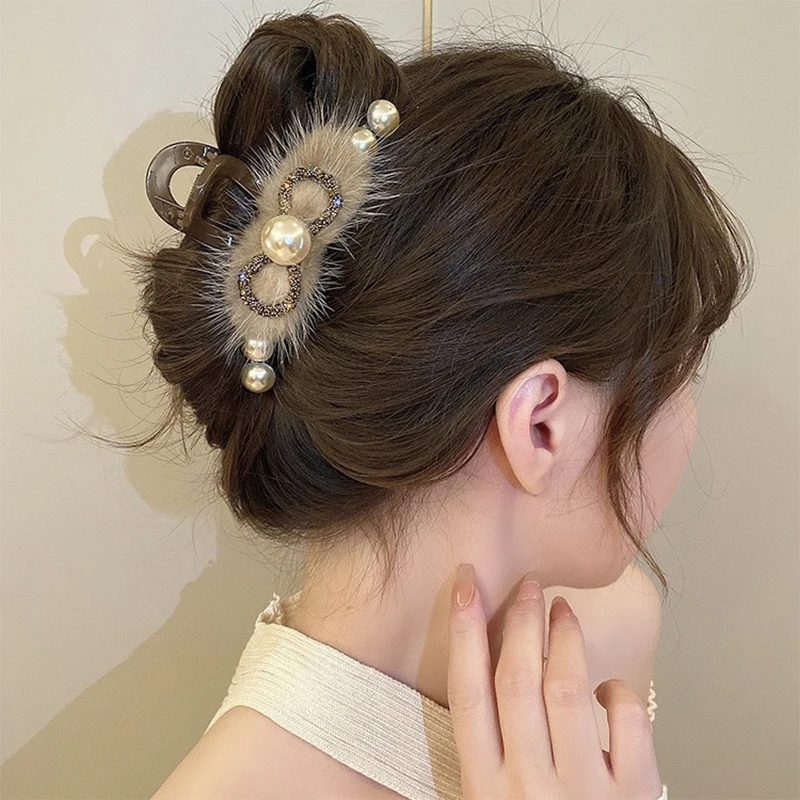 Retro Velvet Pearl Hair Clip Accessories For Women Fashion Elegant Acrylic Claw Clip Girls Hair Clip Accessories