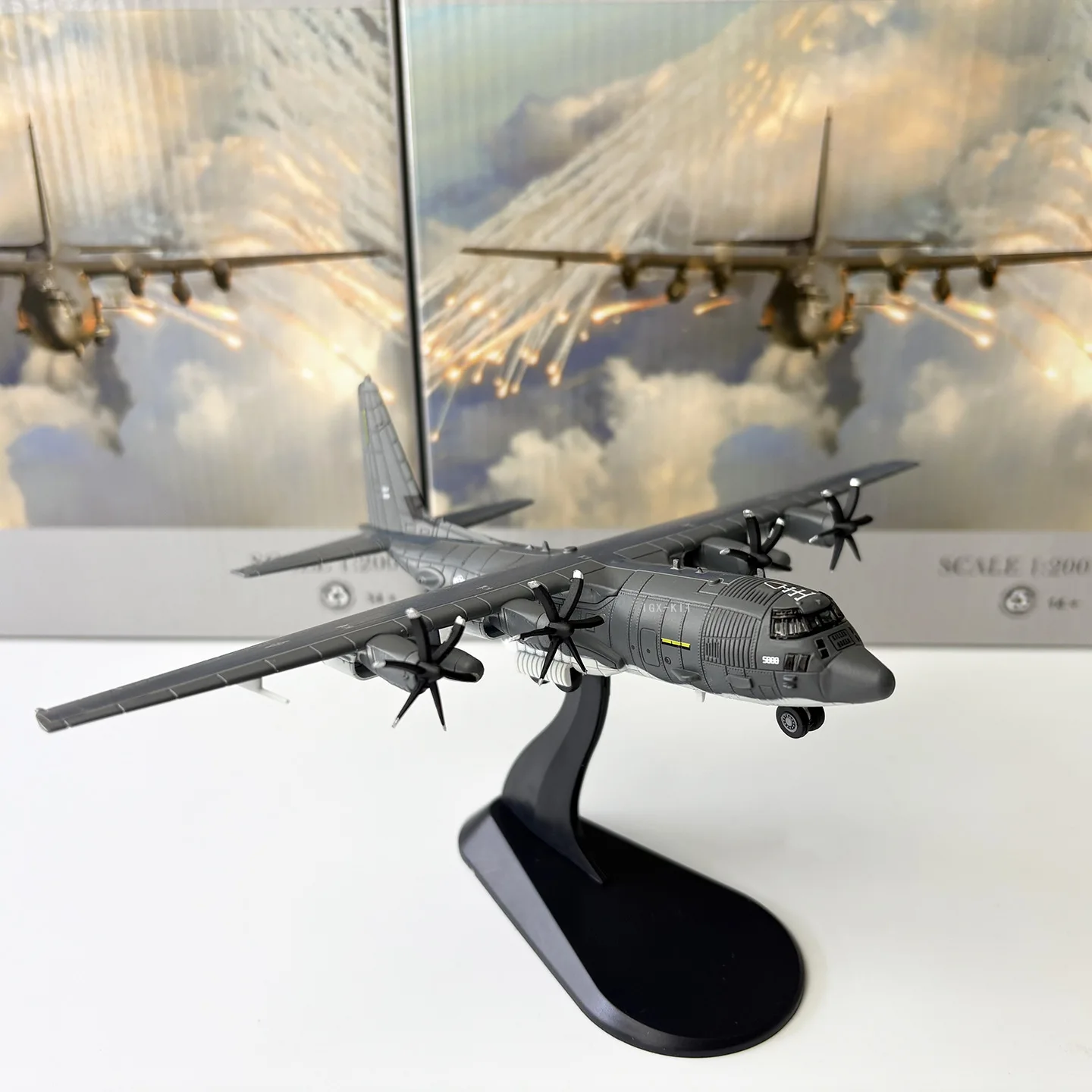 

Масштабная модель американского самолета AC-130J (1:200) — тяжелый наземный истребитель, литая металлическая модель, коллекционная игрушка для детей, подарок