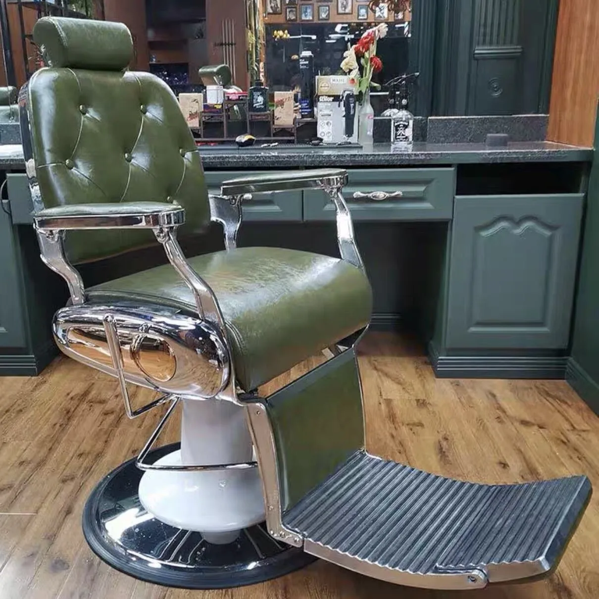 

Customized retro men's shaving hairdressing chair high-end barber chair can be put down oil head chair hair salon haircut c