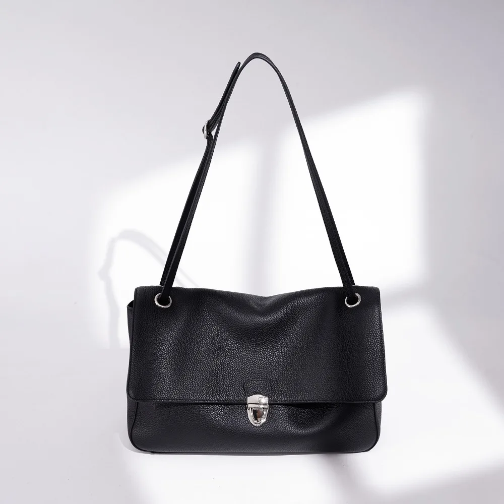 2026 Exquisite Design New Shoulder Bag Niche Commuter Premium Handbag Simple Large Capacity Messenger Texture Unique Fashion
