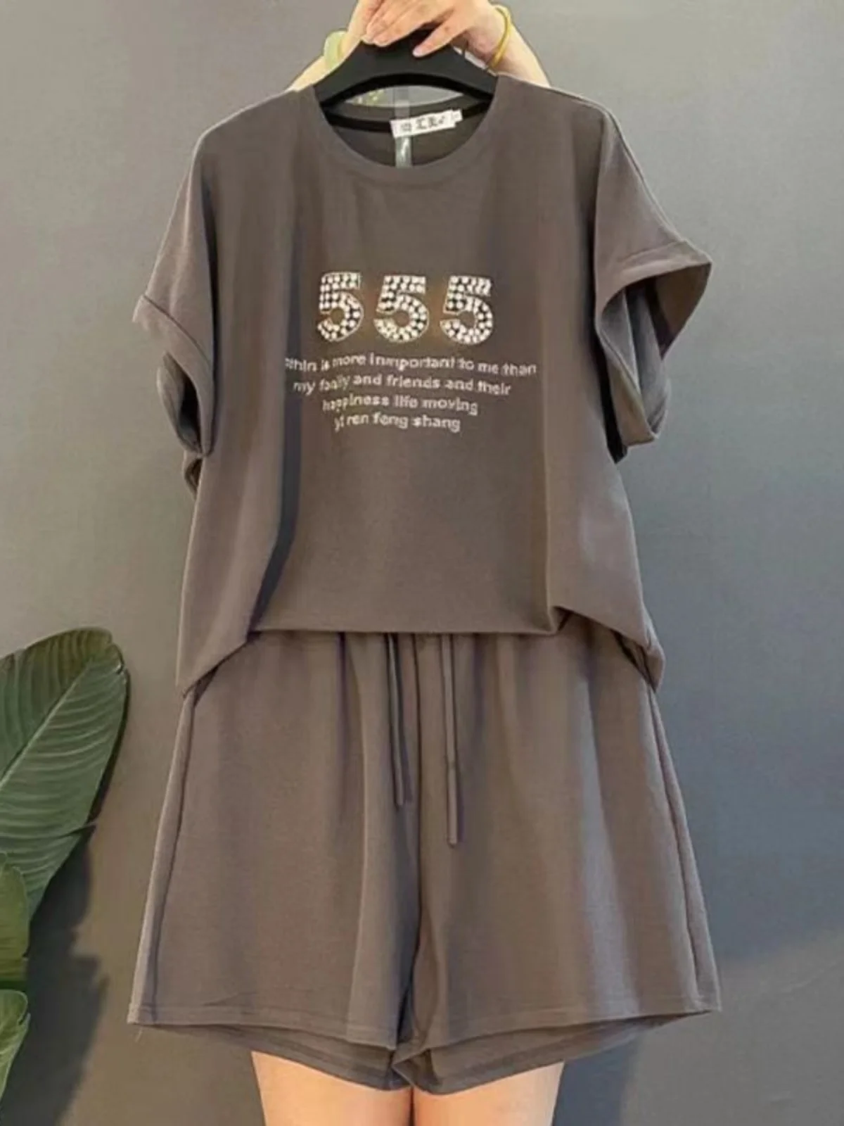 

Летний повседневный комплект больших размеров с круглым вырезом, скрывающий недостатки фигуры, из двух предметов: шорты и топ, скрывающие живот, женская мода.