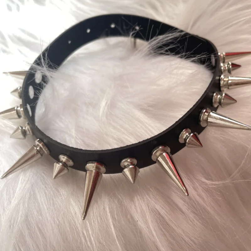 Women Punk Rivet Necklace Y2K Girl Harajuku Gothic Black Choker Necklace Spicy Girl Collarbone Chain Rock Neck Chain Jewelry