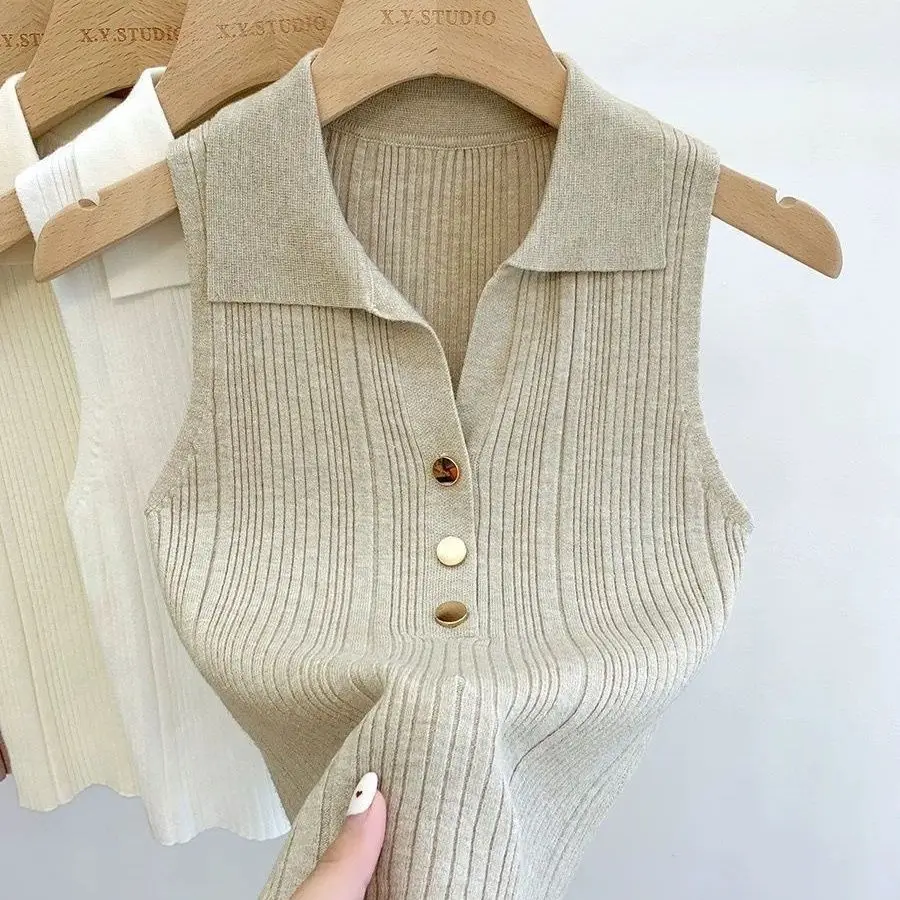 Neue einfarbige gestrickte Büro-Trägerweste für Damen – ärmelloses, geknöpftes, vielseitiges kurzes Oberteil für den Pendler-Look – Sommermode – Detail 3
