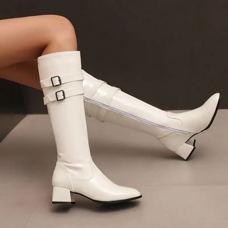 

SIMLOVEYOG глянцевые женские сапоги до колена с квадратным носком на блочном каблуке 4,5 см, застежки на молнии, большие размеры 44 45 46, повседневные повседневные бота