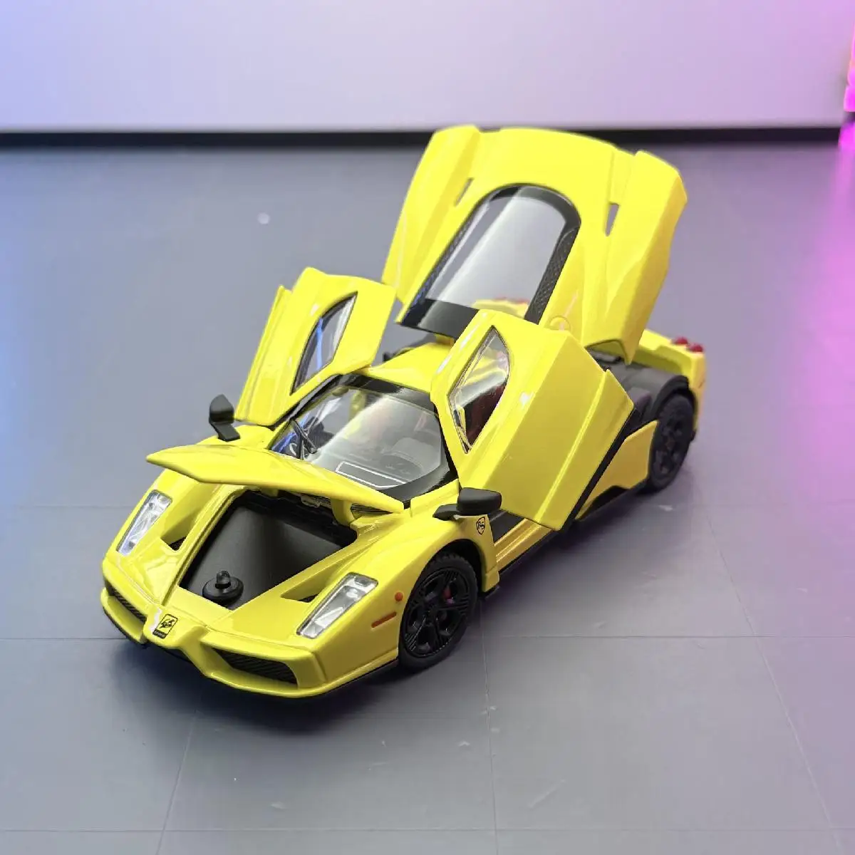 Modelo de coche Enzo de aleación fundida 1:32, juguetes con luz de sonido, puertas extraíbles, coches deportivos abiertos, adorno de moda, regalos para niños