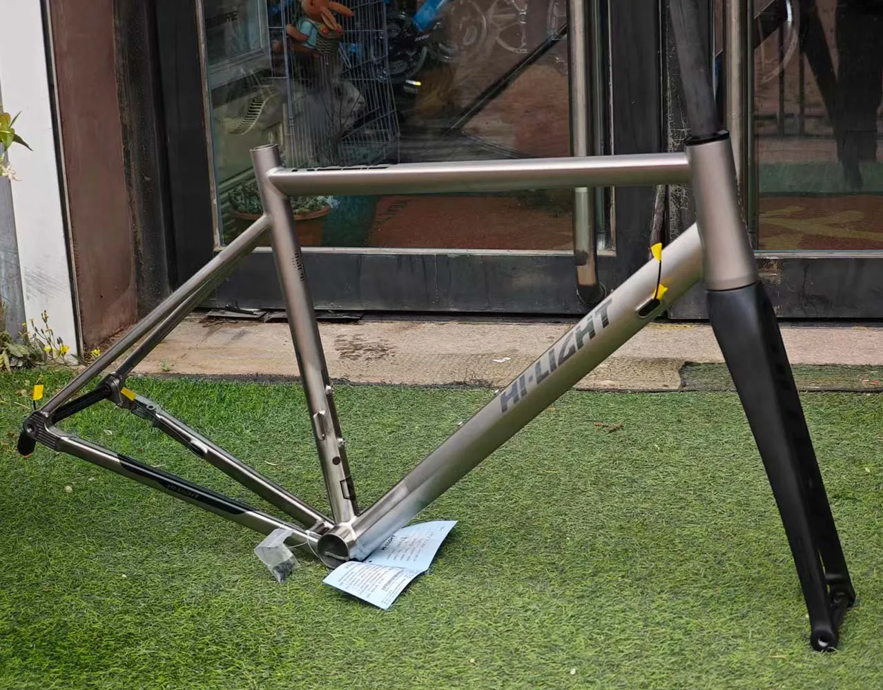 700C Rennrad mit Titanrahmen / R9 Ultraleichter Titanrahmen / Carbongabel / Gewicht: 2000g