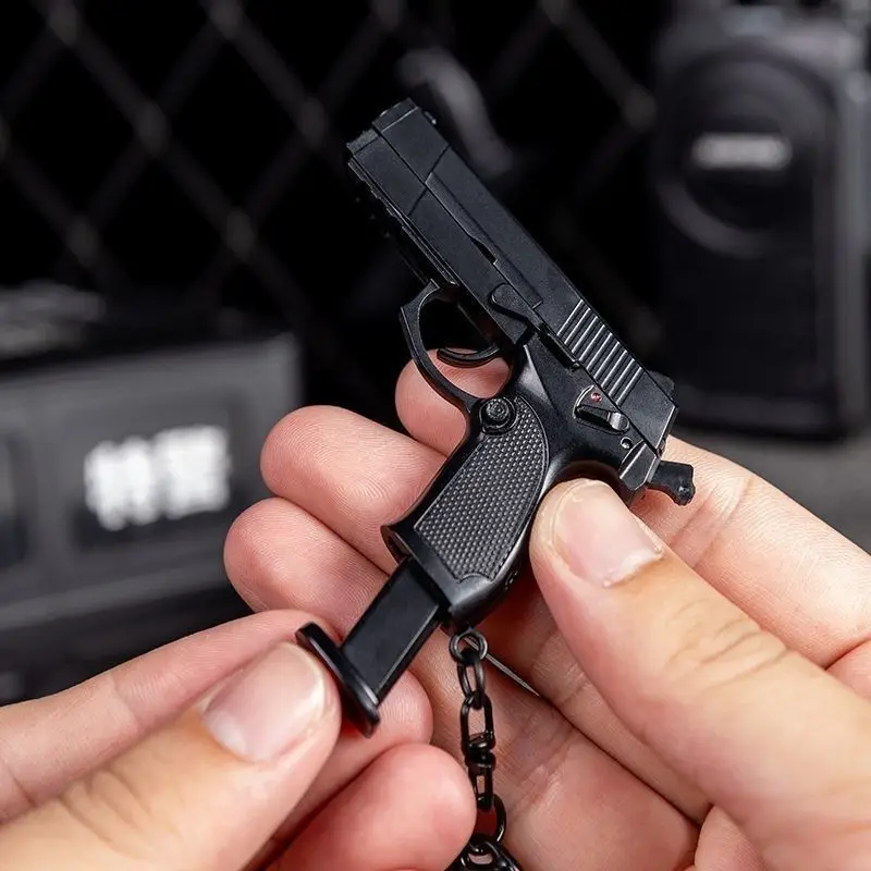 CAN NOT SHOT 92G Mini Pistol Model Keychain 1:3 Removable Decompression Toy Gun Model Bag Pendant Plastic Defense Finger Ring