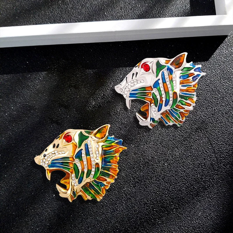 Elegance Rhinestone Pin Fashion Jewelry Multi Color Crystal Cute Cats Brooches For Women Breast Metal Pin Ladies Gifts Garments