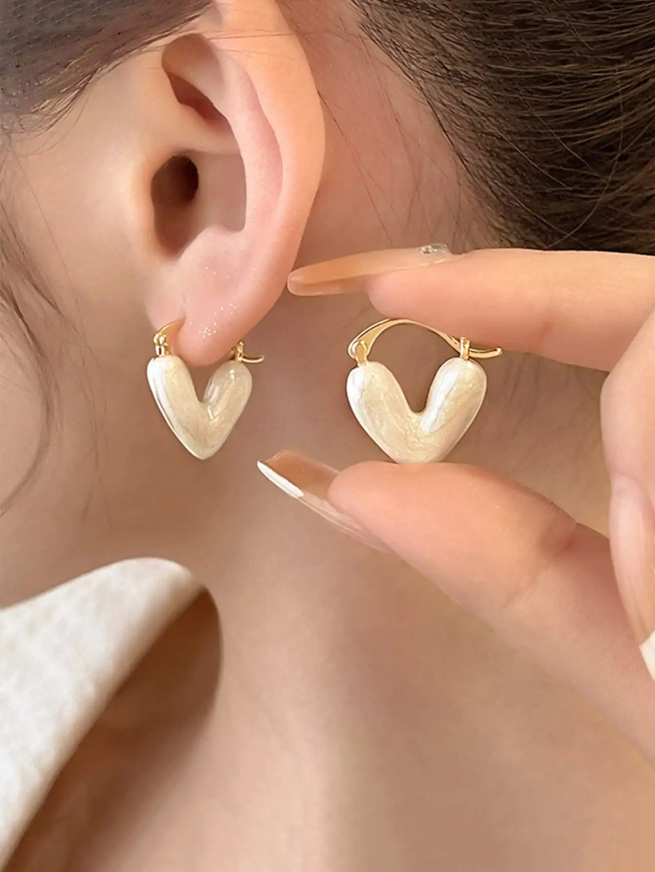 

1 пара элегантных сережек-гвоздиков в форме сердца ко Дню святого Валентина