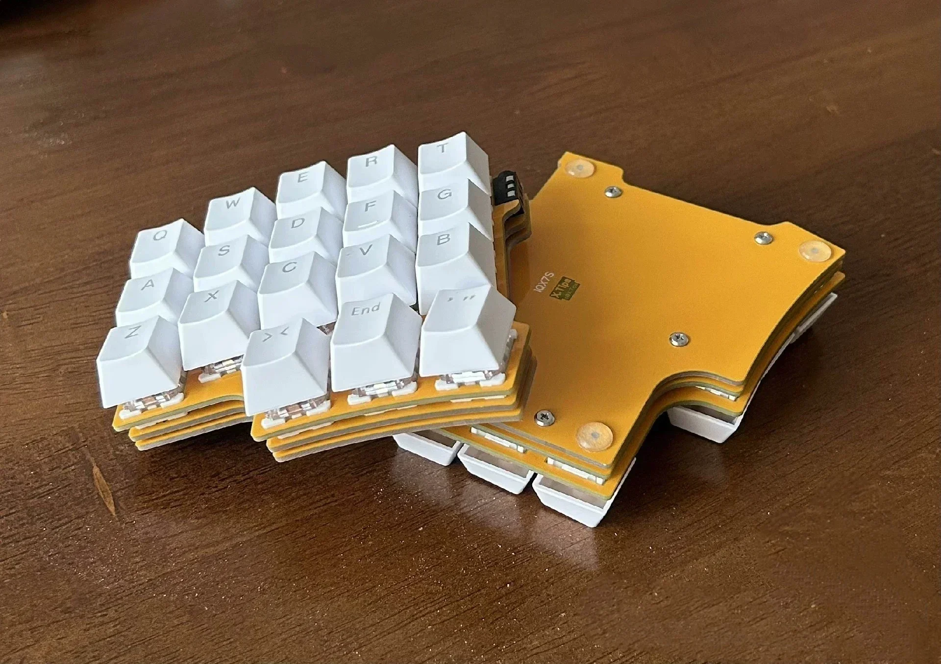 X7 Wired Split Keyboard Customized Single Mode Supprt VIA Hot Swap Ergonomics Original Split Mechanical Keyboard Red Switch json