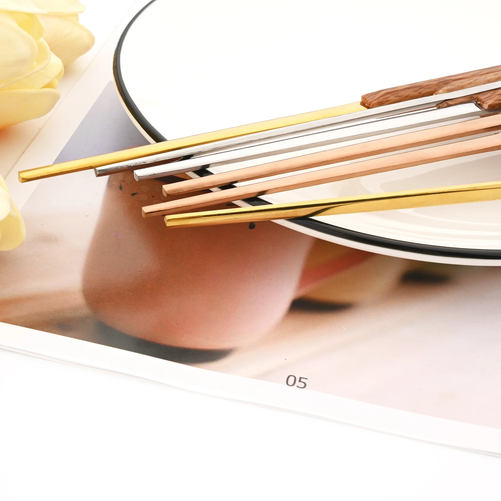 Drmfiy 5 Pairs Gold Janpanese Chopsticks Imitation Wooden Sushi Chopstick Korean Food Chop Stick Food Noodle Kichen Tableware