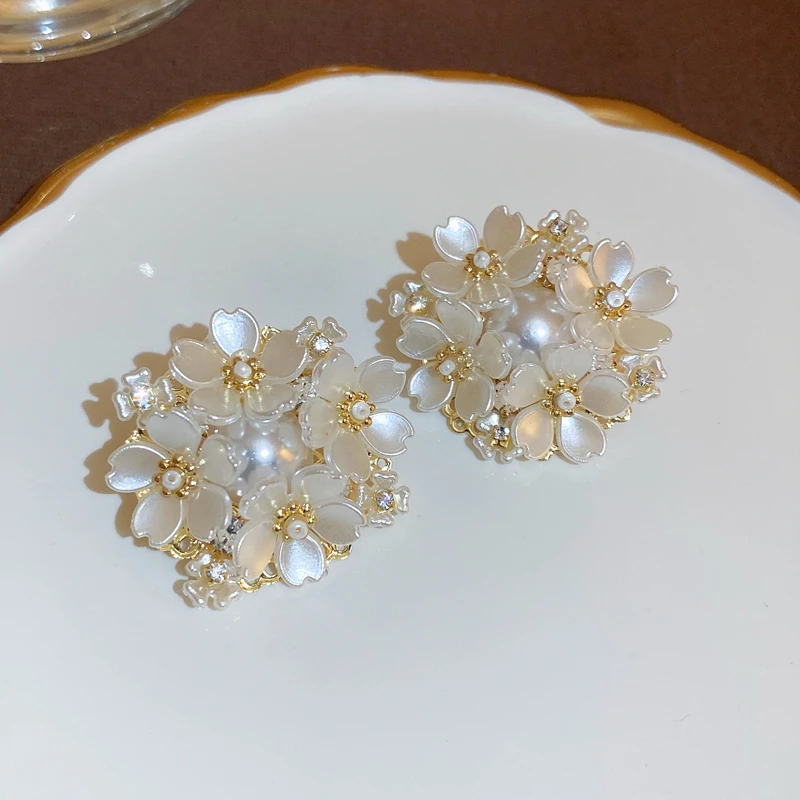 Women's Double Side White Shell Pearl Stud Earrings, Exquisite