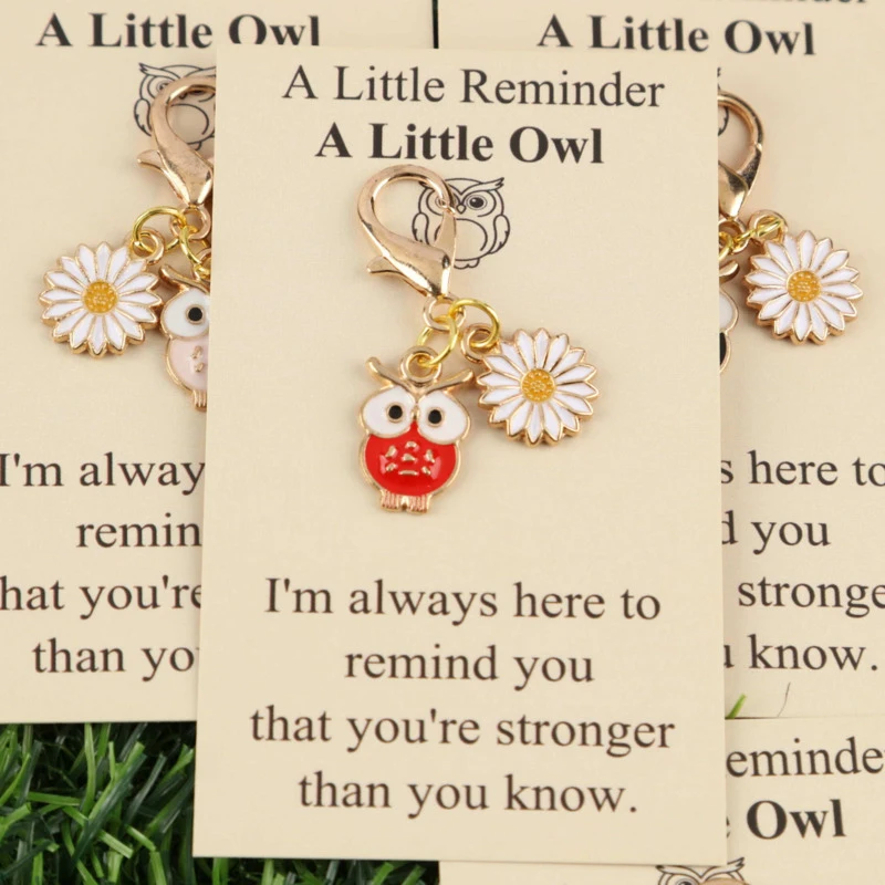 4pcs Interesting owl paired with colorful daisy keychain set Belt“A little reminder, a little owl”Card Decorative bag Keychain A