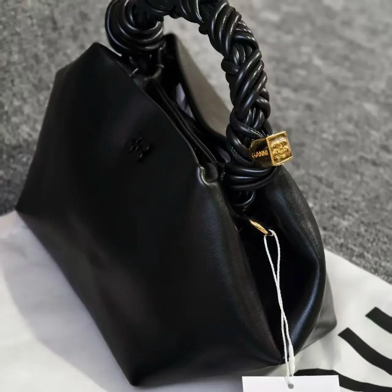 حقيبة كروس عصرية جديدة لعام 2026 من مصمم باريس - حقيبة كتف منسوجة سداسية للنساء ذات ملمس مميز