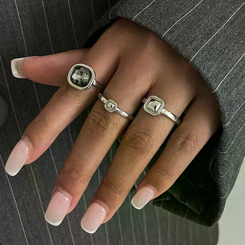 New Grey Crystal Geometric Ring Women Minimalist Design Silver Color Square Finger Rings Asymmetrical Zircon Daily Wear Jewelry