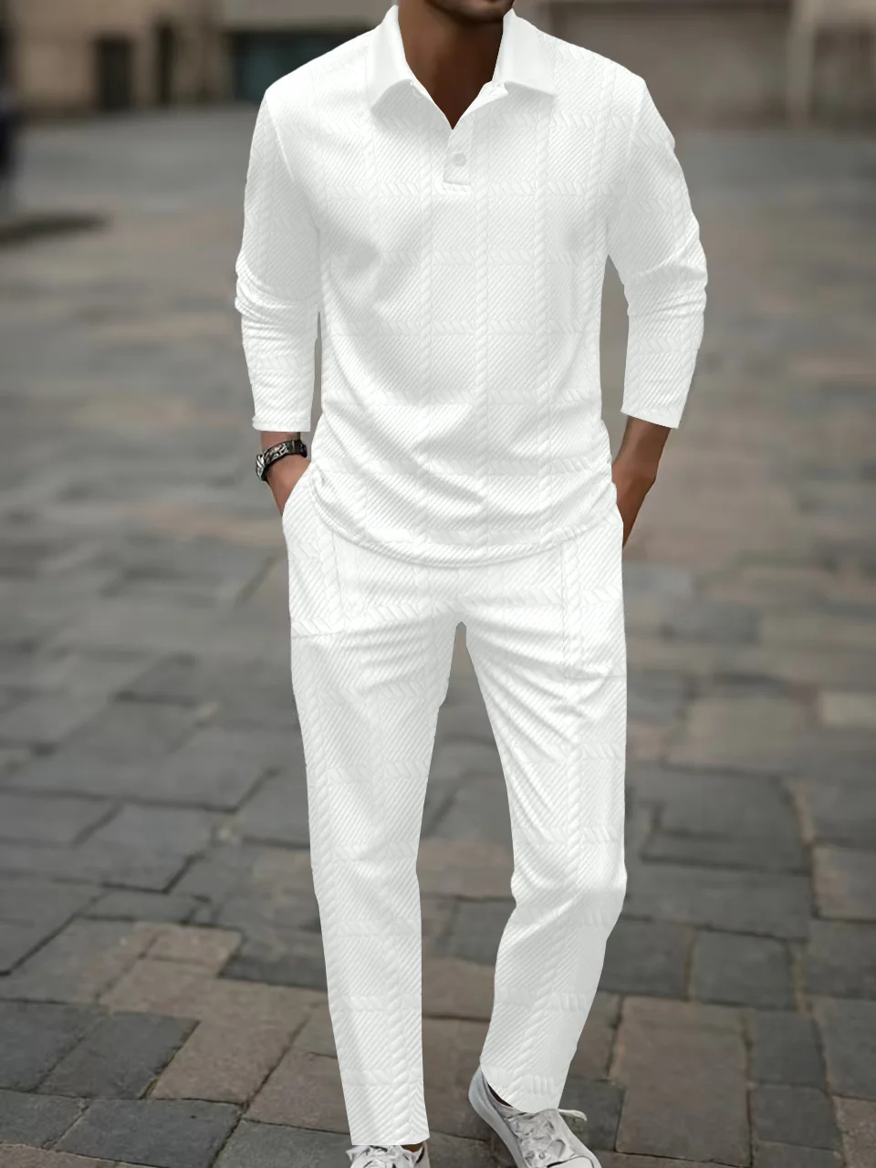 Европейский спортивный стиль — простой мужской повседневный осенний наряд из полиэфирной ткани, удобный комплект из топа с длинными рукавами и длинных брюк Европейский спортивный стиль — простой мужской повседневный осенний наряд из полиэфирной ткани, удобный комплект из топа с длинными рукавами и длинных брюк