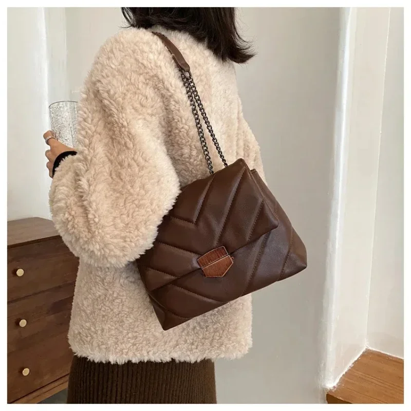 Luxe handtassen 2020 mode dames lederen messenger schoudertas voor dagelijkse ontwerper vrouwelijke crossbody tas zwart slot handtas