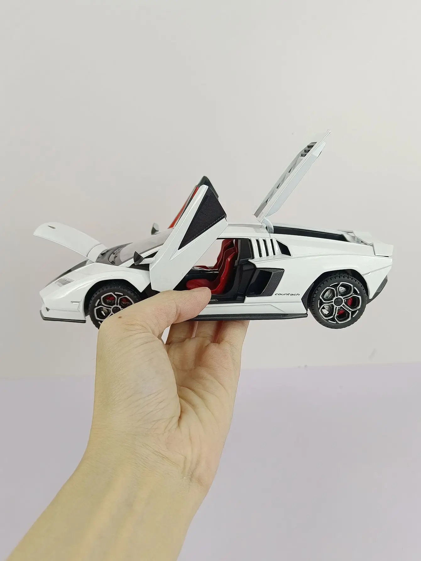 1:24 Model Eis Model mobil olahraga Aloi tiruan Lpi-800 hadiah ornamen Gini mainan anak tarik ke belakang dengan suara dan cahaya