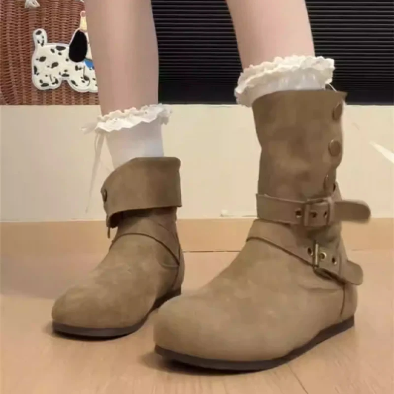 موضة النساء حذاء من الجلد أحذية رياضية مسطحة الشتاء حذاء رياضة 2025 الاتجاه الجلد المدبوغ تشيلسي الأحذية مشبك أحذية عادية الثلوج بوتاس Mujer