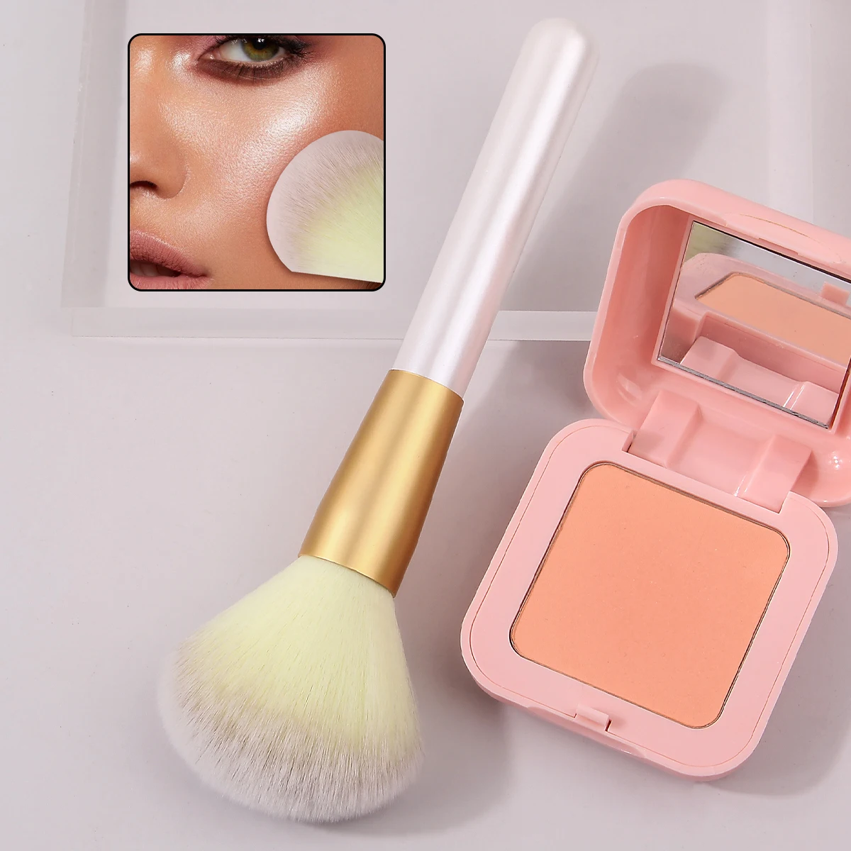 1 peça de escova de blush com cabo de madeira perolada bege, escova de contorno de cabelo macio de alta qualidade, multifuncional facial de alto brilho