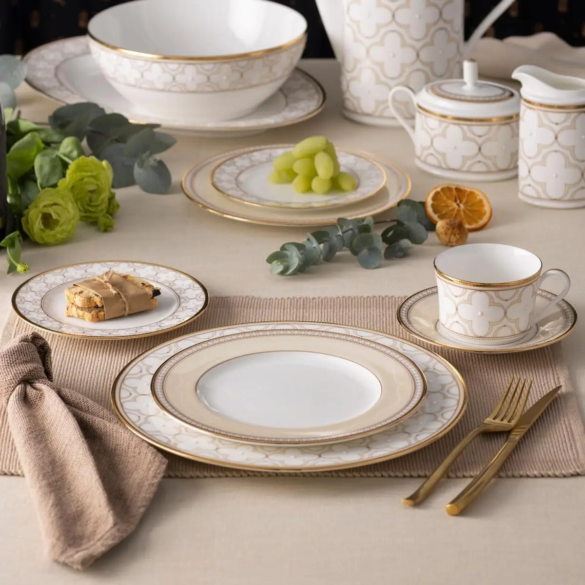 إعداد المكان المكون من 5 قطع من تريفوليو جولد، خدمة لـ 1