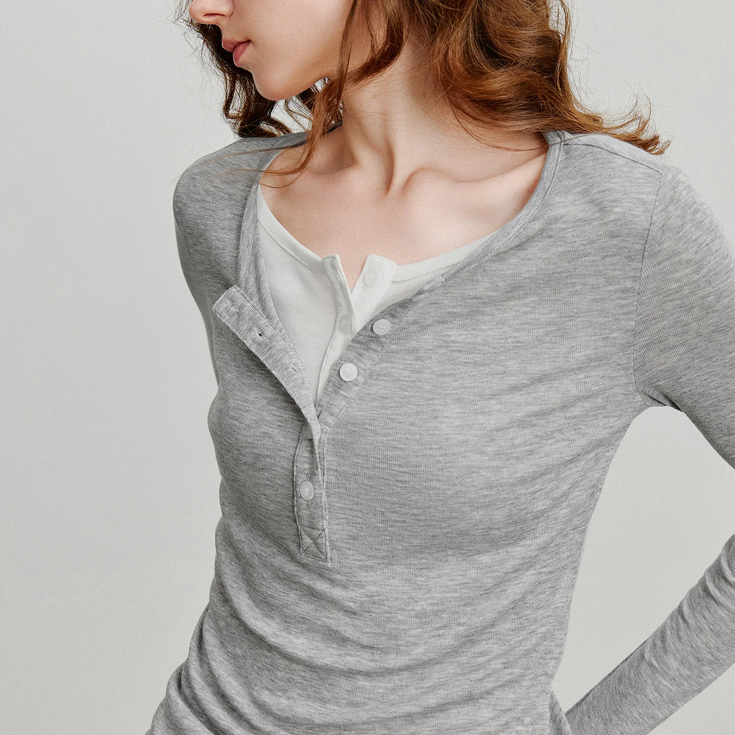 TOYOUTH Women Long Sleeve T-shirt 2025 Autumn New Color Blocking Fake Two Piece Fashionable Lightweight Pullover Tops