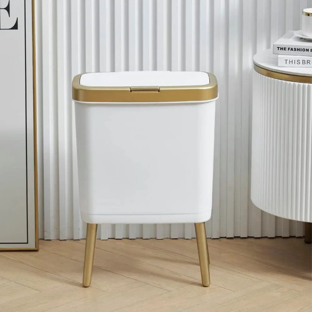 Poubelle de salle de bain en plastique mince moderne avec bord doré pour chambre à coucher, poubelle de conception étroite avec couvercle