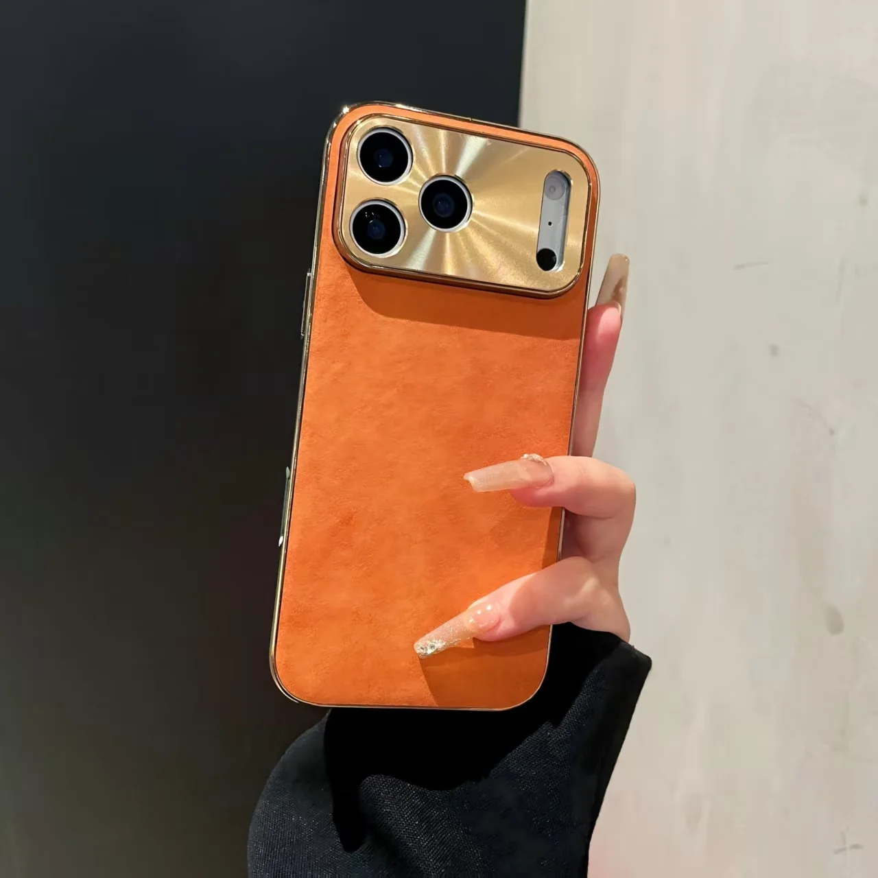 Кожаный чехол для iPhone 13-17 ProMax с гальванизированной рамкой — фото товара