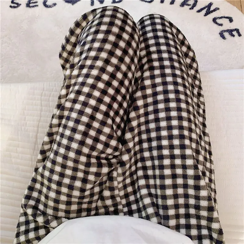 กางเกงนอนผ้าสักหลาดลายตารางหมากรุก รุ่นใหม่ ปี 2025 สำหรับผู้ชายและผู้หญิง เหมาะสำหรับฤดูใบไม้ร่วงและฤดูหนาว อุ่นสบายและสวมใส่ได้ที่บ้าน
