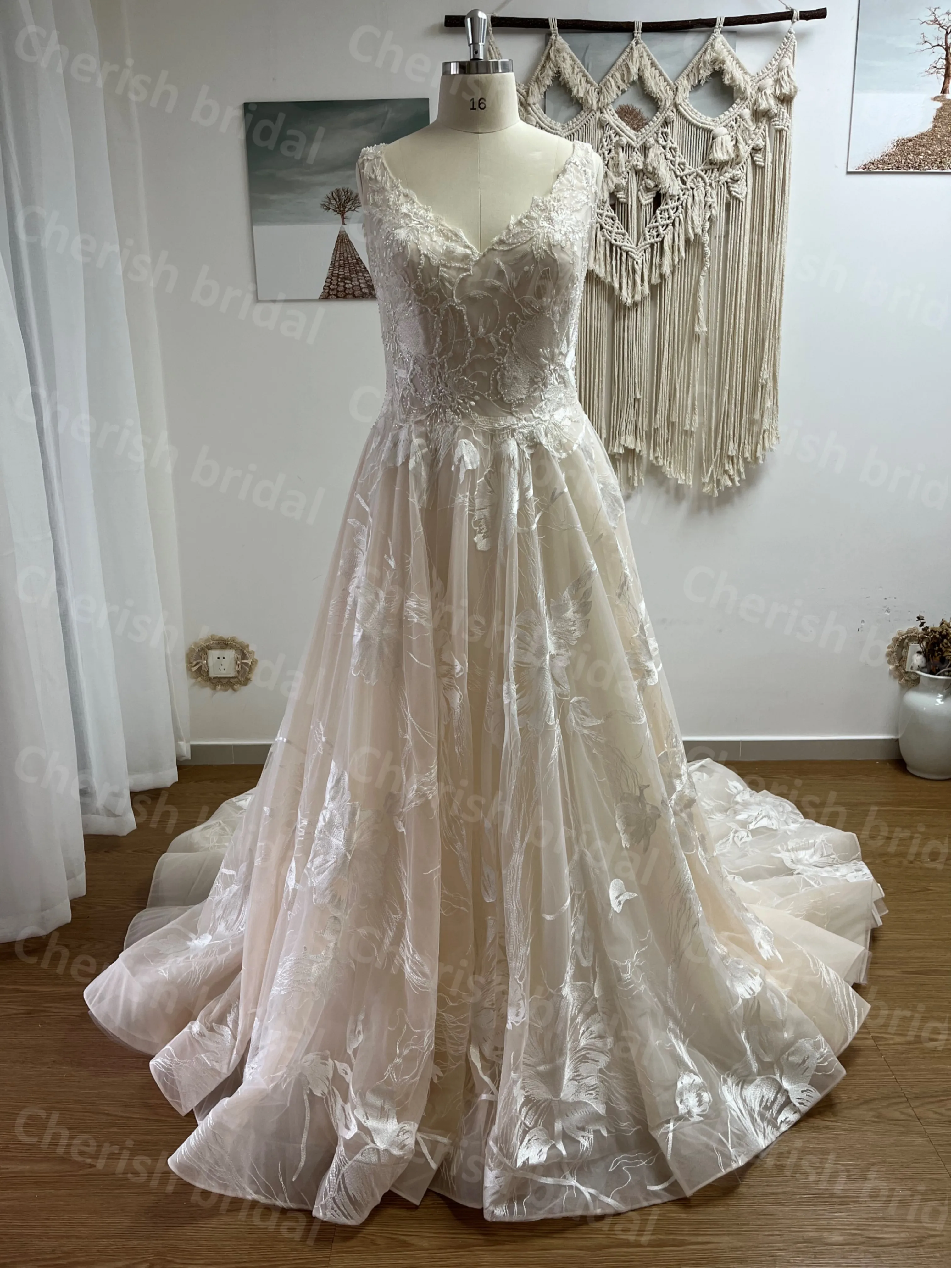 

C5006A Bride Dress for Women V-neck Tank Sleeve A-line Wedding Dress, Lace Applique Zipper Back Bridal Gown