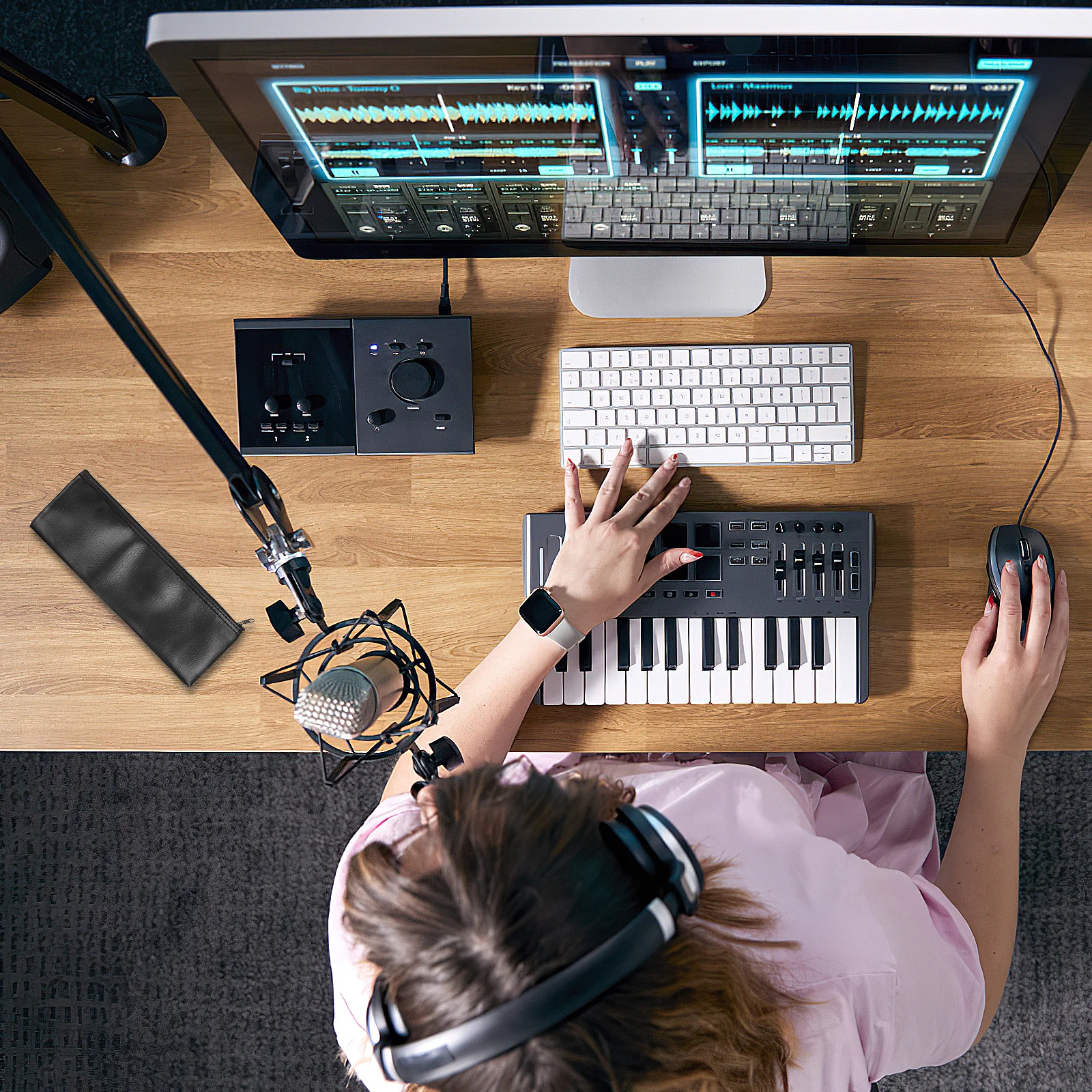 

4Pcs Microphone Pouch Sturdy PU Construction Water Scratch Resistant Lightweight Case for Easy Carrying and Storage