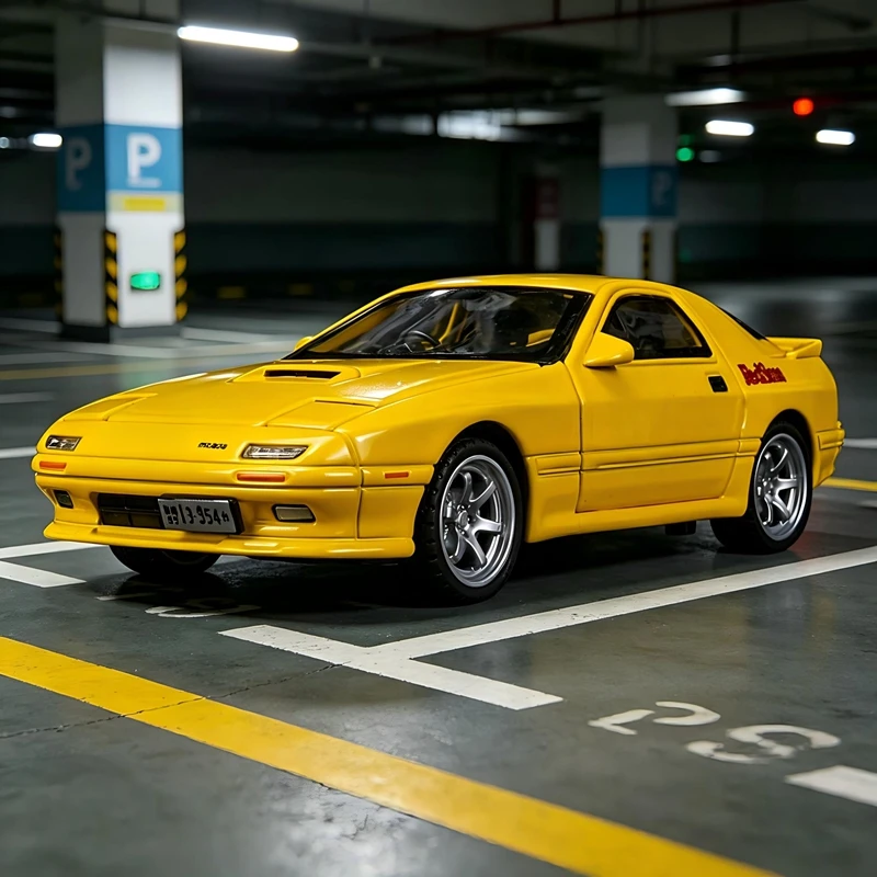 

Модель гоночного автомобиля Mazda RX-7 из сплава металлов в масштабе 1:32. Двери, передний капот и крышка багажника открываются, имитируются звуковые и световые эффекты.
