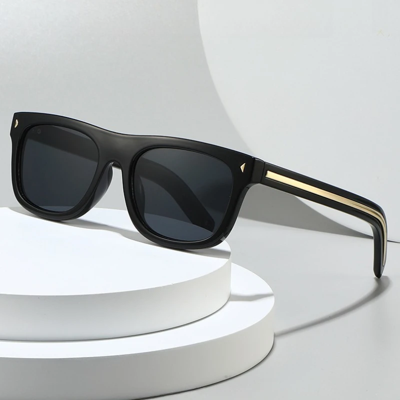 

2026 New Square Frame Sunglasses UV400 Fashion Eyewear Lightweight Comfortable for Outdoor Driving Travel Beach and Daily