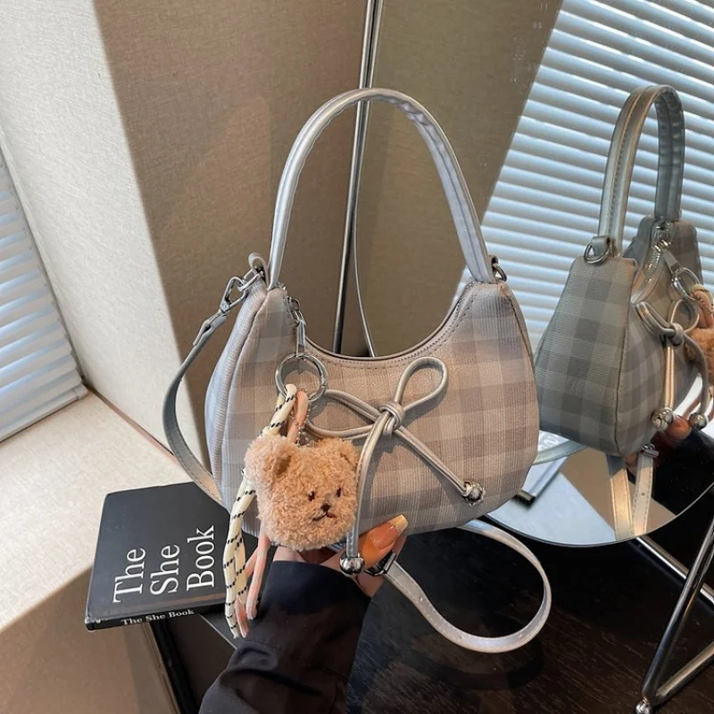 

Elegant Women Crossbody Bag With Crystal Embellishment On The Flap And Chain Strap For Glamorous Outings