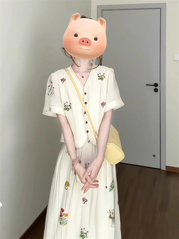 

Elegant Floral Embroidery V-Neck Shirt And Skirt Set Women's Summer 2026 New Fashion Two-Piece Suit European And Korean Style