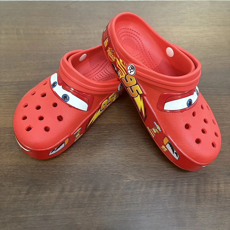 Тапочки с отверстиями Disney Pixar Lightning Mcqueens, однотонные водонепроницаемые тапочки с героями мультфильмов, подходят для уличных сандалий, дышащая обувь из ЭВА, подарок