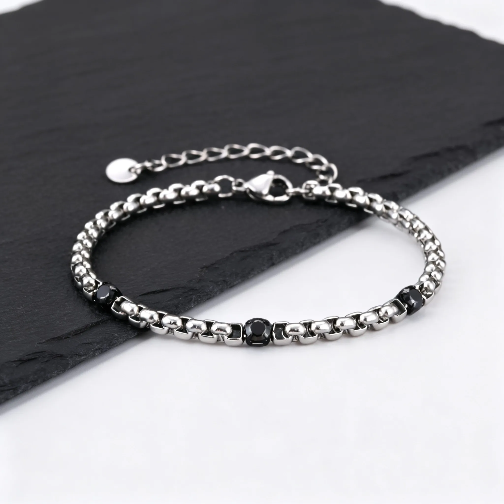 Trendiges schwarzes Steinarmband für Männer, verstellbares Edelstahl-Kastenkettenarmband, Hip-Hop-Schmuck, einfaches Geburtstagsgeschenk. – Detail 1