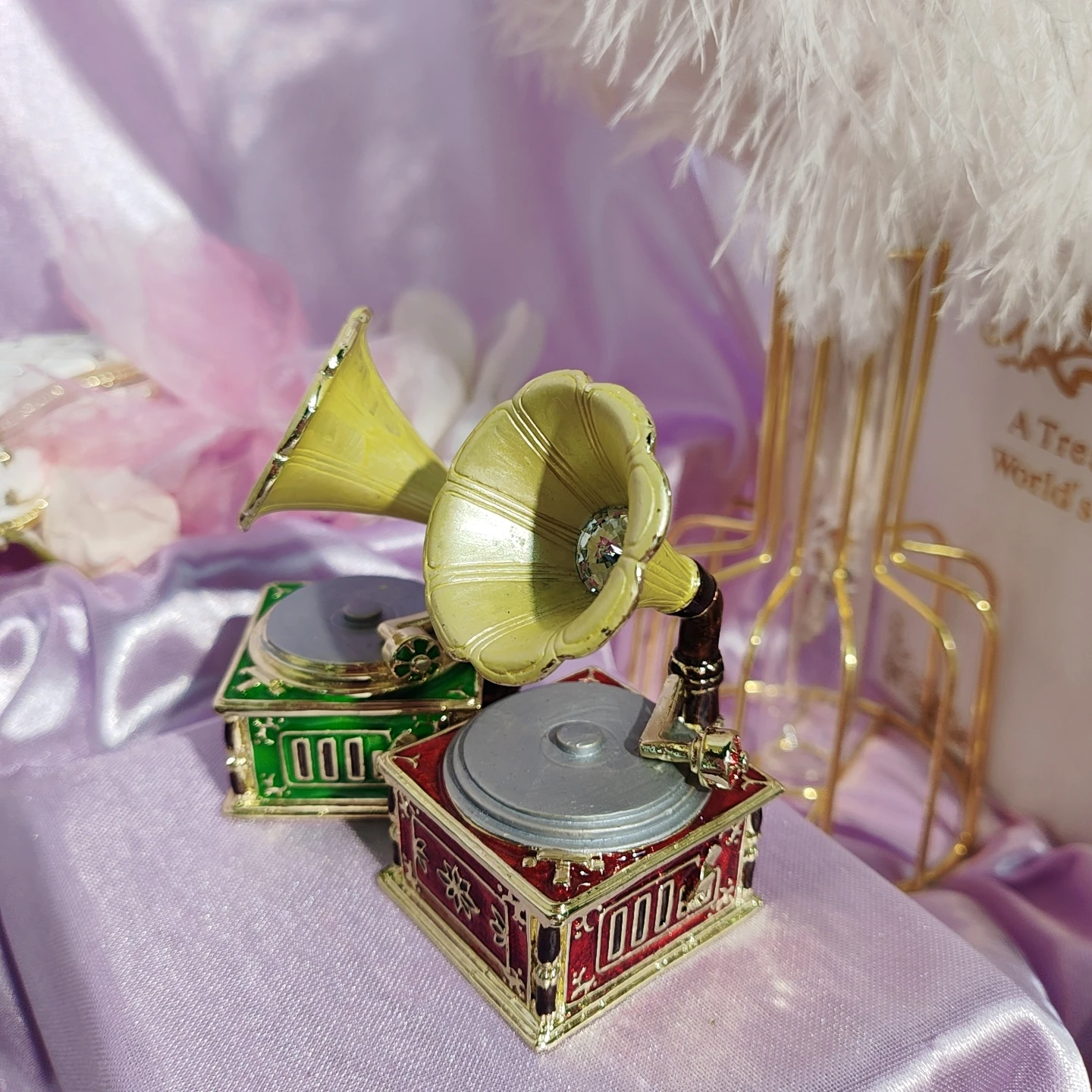 Enamel handicrafts, European classical phonograph ornaments