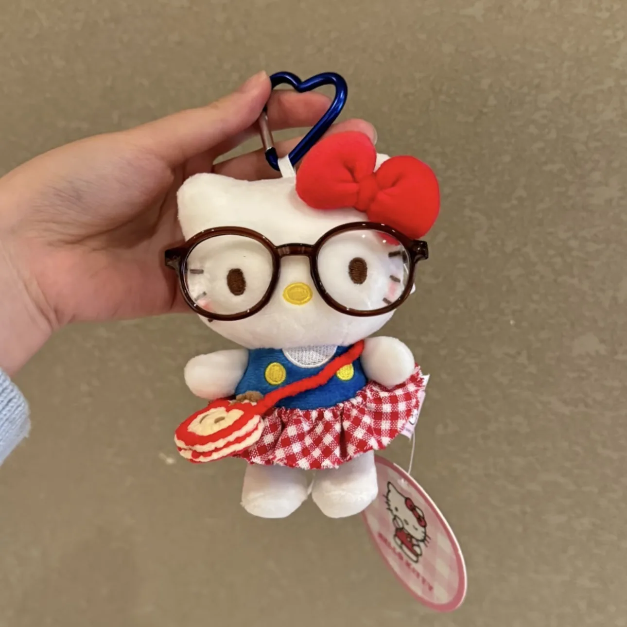 ميدالية مفاتيح سانريو هيلو كيتي 12 سم بتصميم قطة كيتي بنظارات عصرية، لعبة قطيفة لطيفة، حلقة مفاتيح للحقيبة، هدية عيد ميلاد